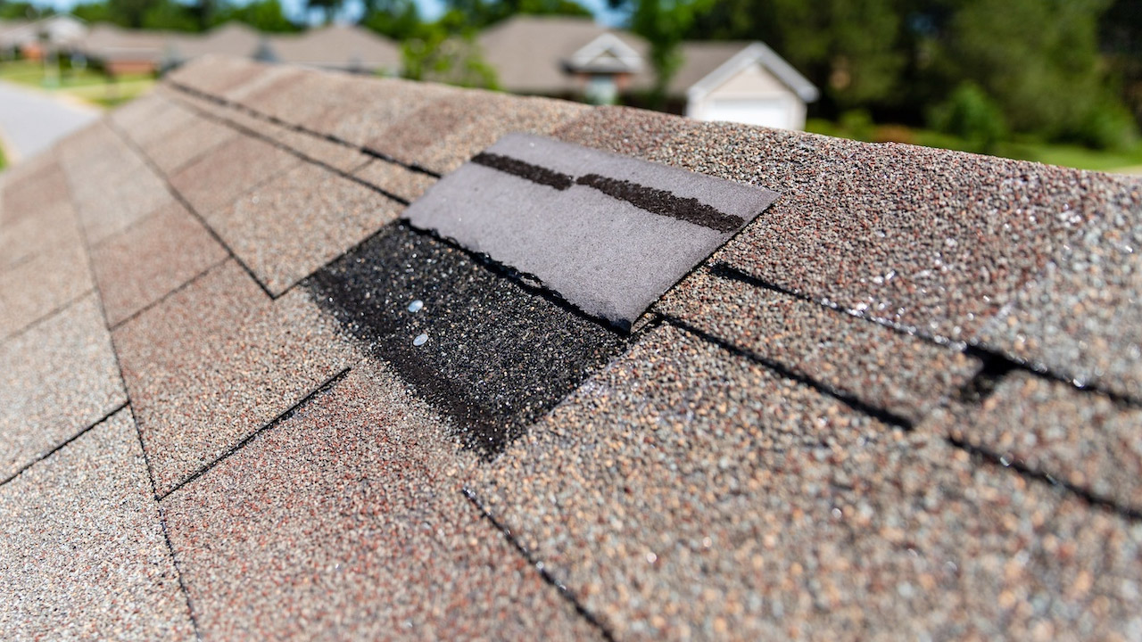 How Much Wind Can a Roof Withstand During a Storm