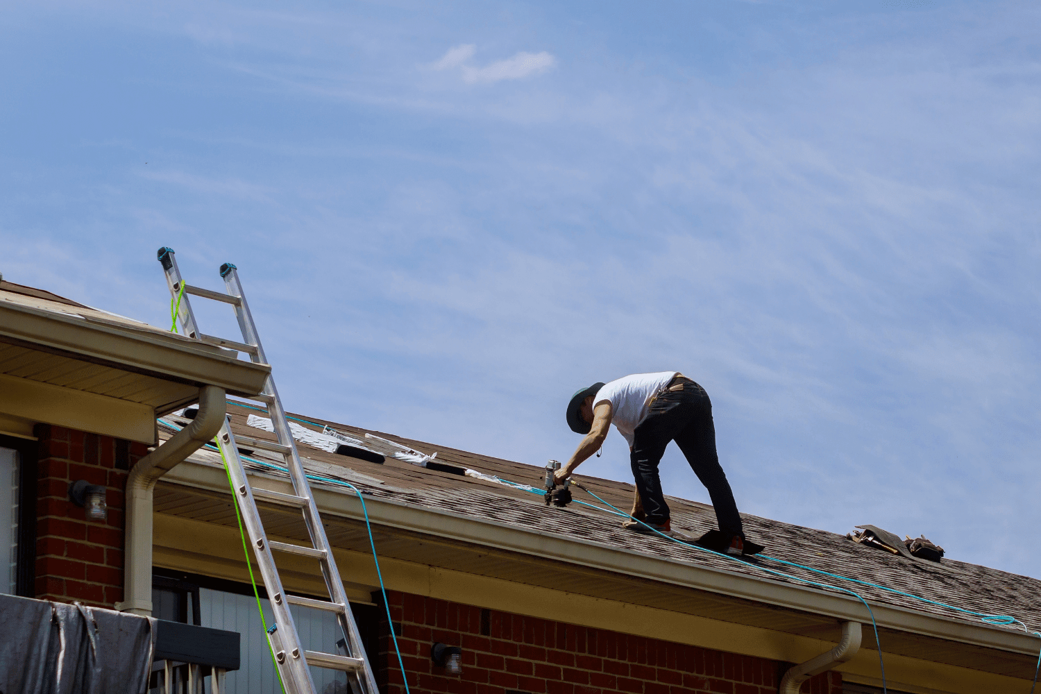 An illustration depicting proper installation techniques for architectural shingles. 