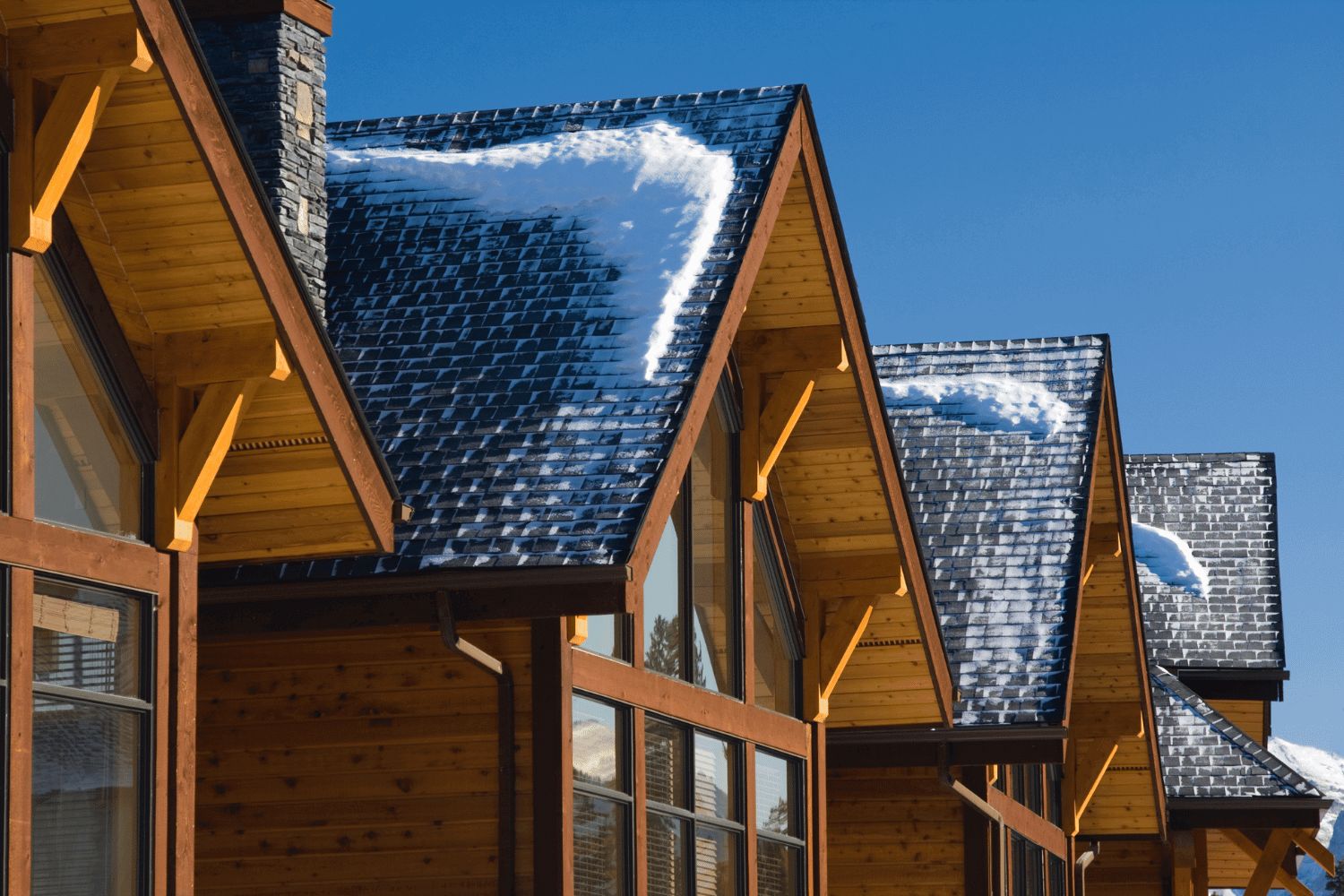 Winter roof installation benefits and challenges. 