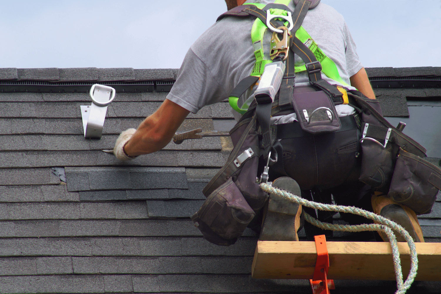 A well-maintained roof demonstrating preventative measures against shingle issues.